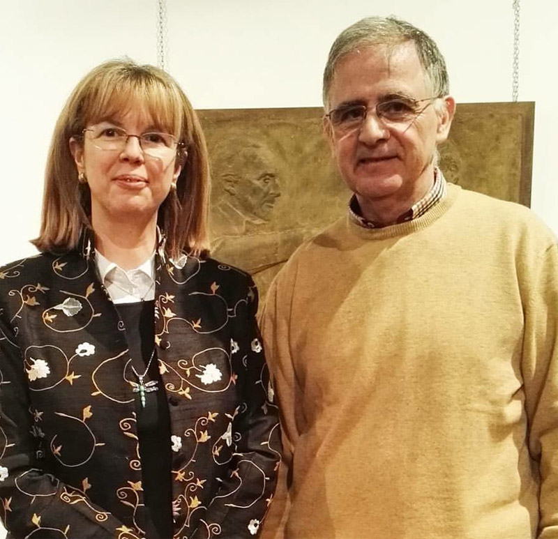 El escultor Gregorio Herrero con Leticia Azcue Brea, Académica correspondiente de la Real Academia de Bellas Artes de San Fernando